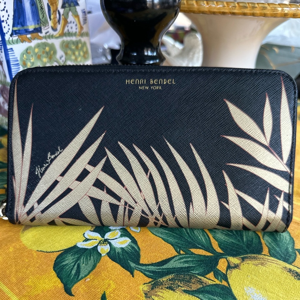 Henri Bendel New York Black Zip around Wallet Gold Palm Leaves EUC - Picture 4 of 11